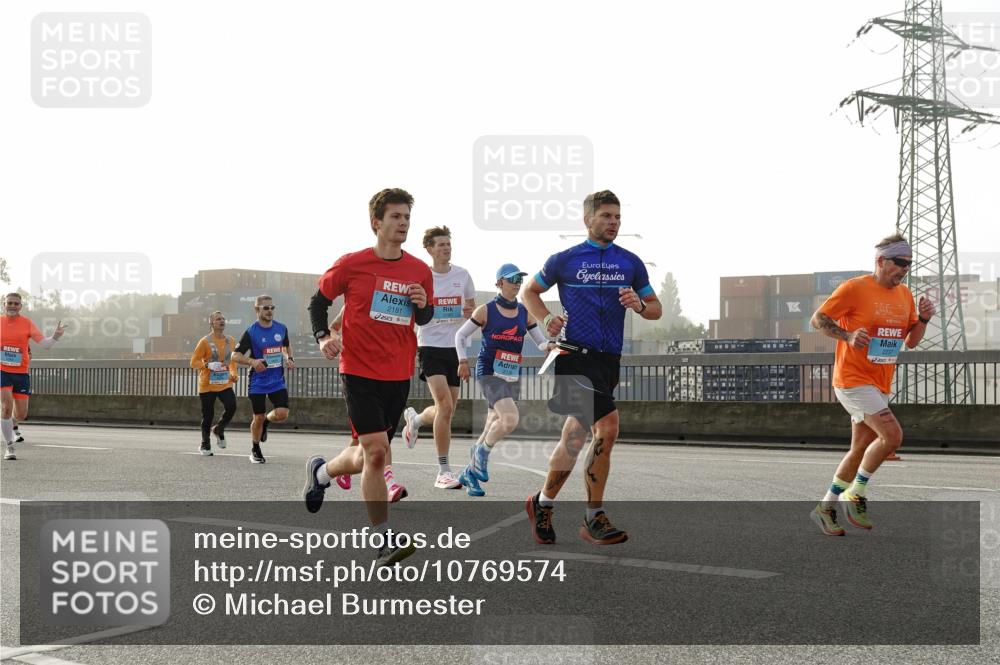 03.10.2026 - Köhlbrandbrückenlauf Michael Burmester http://msf.ph/oto/10769574 03.10.2026 09:11:59 Position 3 2181, 2130, 2237 meine-sportfotos.de