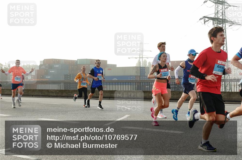 03.10.2026 - Köhlbrandbrückenlauf Michael Burmester http://msf.ph/oto/10769577 03.10.2026 09:12:00 Position 3 213, 2181 meine-sportfotos.de