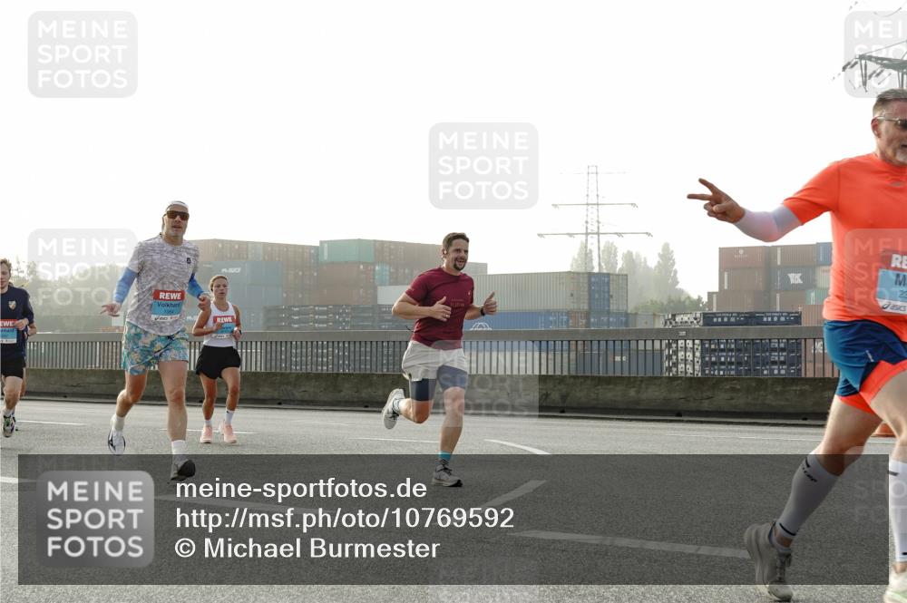 03.10.2026 - Köhlbrandbrückenlauf Michael Burmester http://msf.ph/oto/10769592 03.10.2026 09:12:03 Position 3 23 meine-sportfotos.de