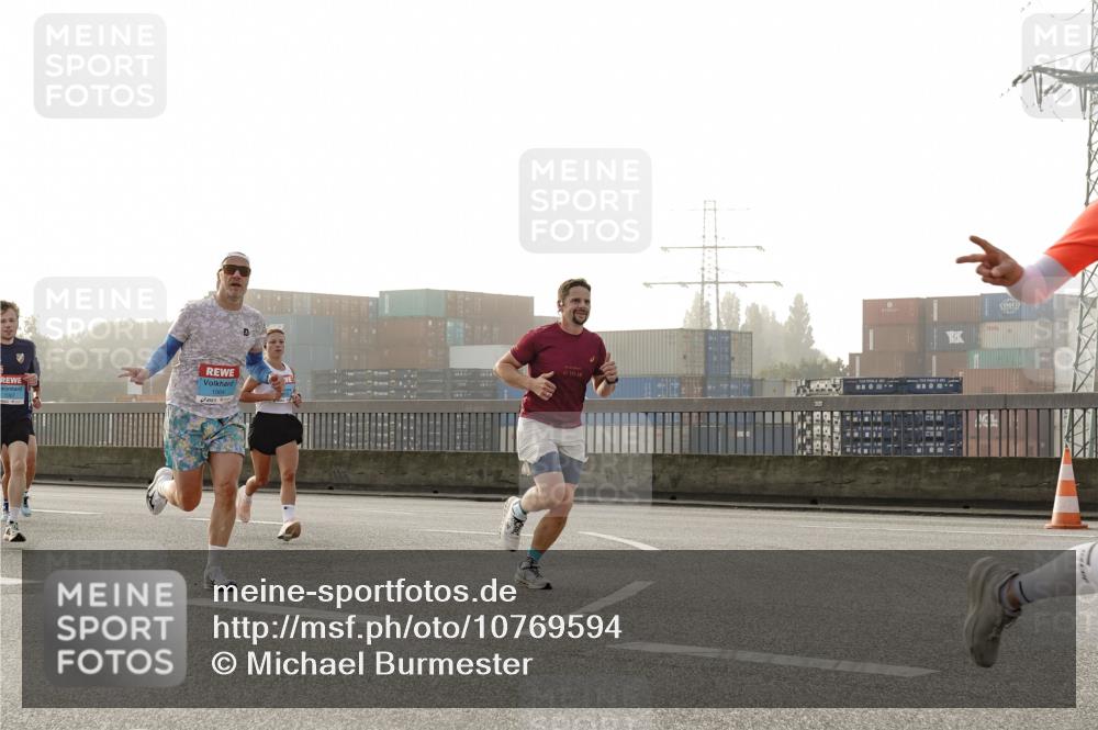 03.10.2026 - Köhlbrandbrückenlauf Michael Burmester http://msf.ph/oto/10769594 03.10.2026 09:12:03 Position 3 42, 195 meine-sportfotos.de