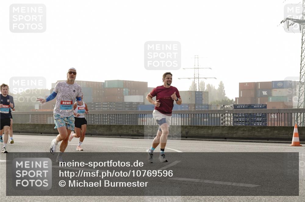 03.10.2026 - Köhlbrandbrückenlauf Michael Burmester http://msf.ph/oto/10769596 03.10.2026 09:12:03 Position 3 1064, 47, 195 meine-sportfotos.de