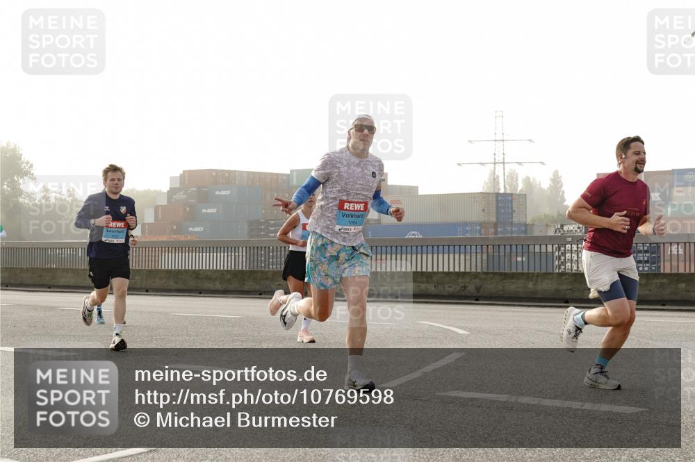 03.10.2026 - Köhlbrandbrückenlauf Michael Burmester http://msf.ph/oto/10769598 03.10.2026 09:12:03 Position 3 1007, 1064 meine-sportfotos.de