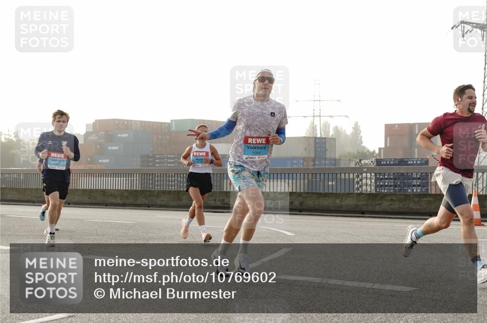 03.10.2026 - Köhlbrandbrückenlauf Michael Burmester http://msf.ph/oto/10769602 03.10.2026 09:12:04 Position 3 1007, 1064, 42, 195 meine-sportfotos.de