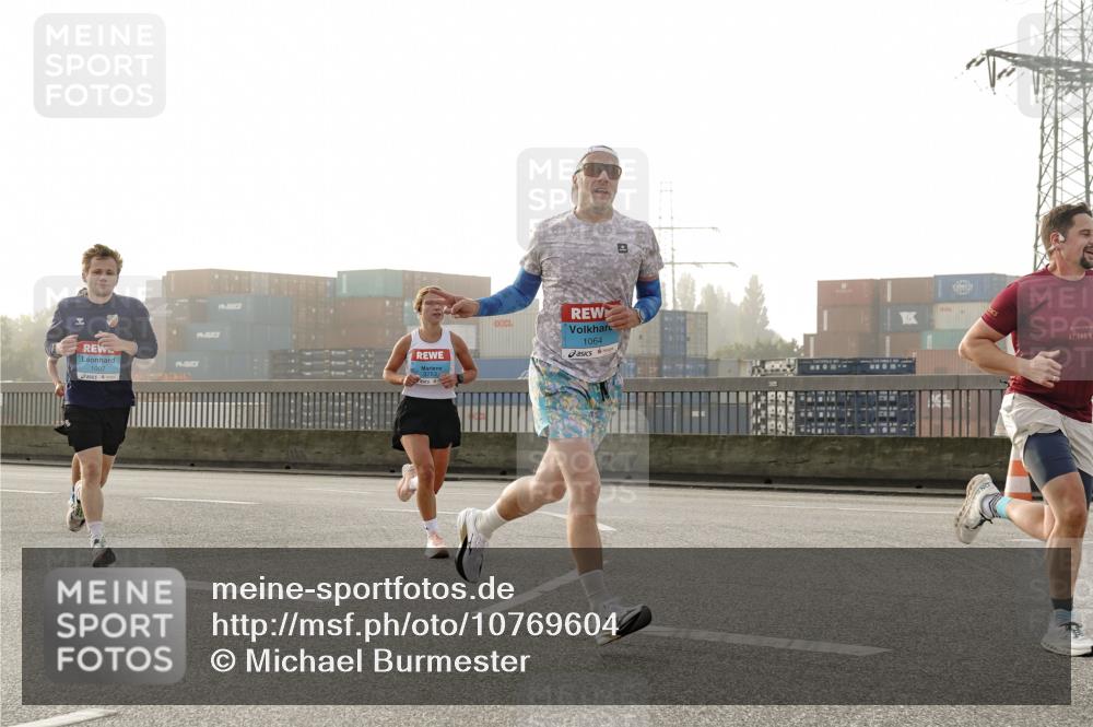 03.10.2026 - Köhlbrandbrückenlauf Michael Burmester http://msf.ph/oto/10769604 03.10.2026 09:12:04 Position 3 1007, 3763, 1064, 42, 195 meine-sportfotos.de