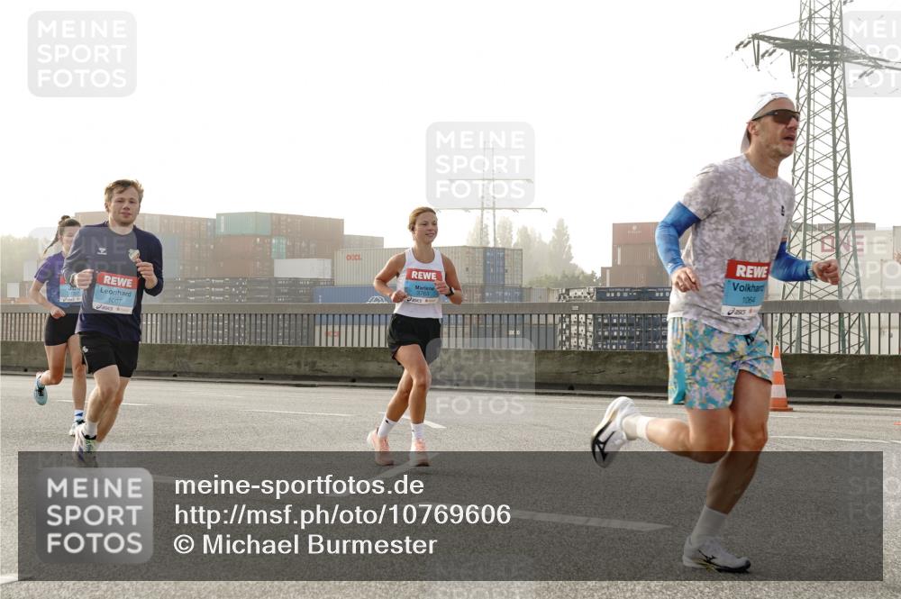 03.10.2026 - Köhlbrandbrückenlauf Michael Burmester http://msf.ph/oto/10769606 03.10.2026 09:12:04 Position 3 1007, 3763, 1064 meine-sportfotos.de
