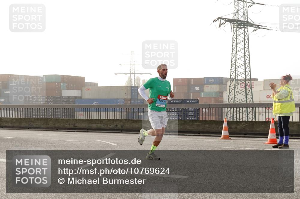 03.10.2026 - Köhlbrandbrückenlauf Michael Burmester http://msf.ph/oto/10769624 03.10.2026 09:12:07 Position 3  meine-sportfotos.de