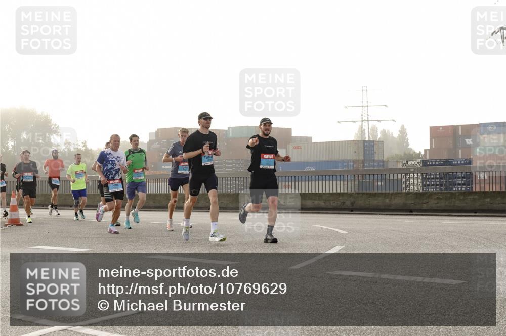 03.10.2026 - Köhlbrandbrückenlauf Michael Burmester http://msf.ph/oto/10769629 03.10.2026 09:12:09 Position 3 202 meine-sportfotos.de