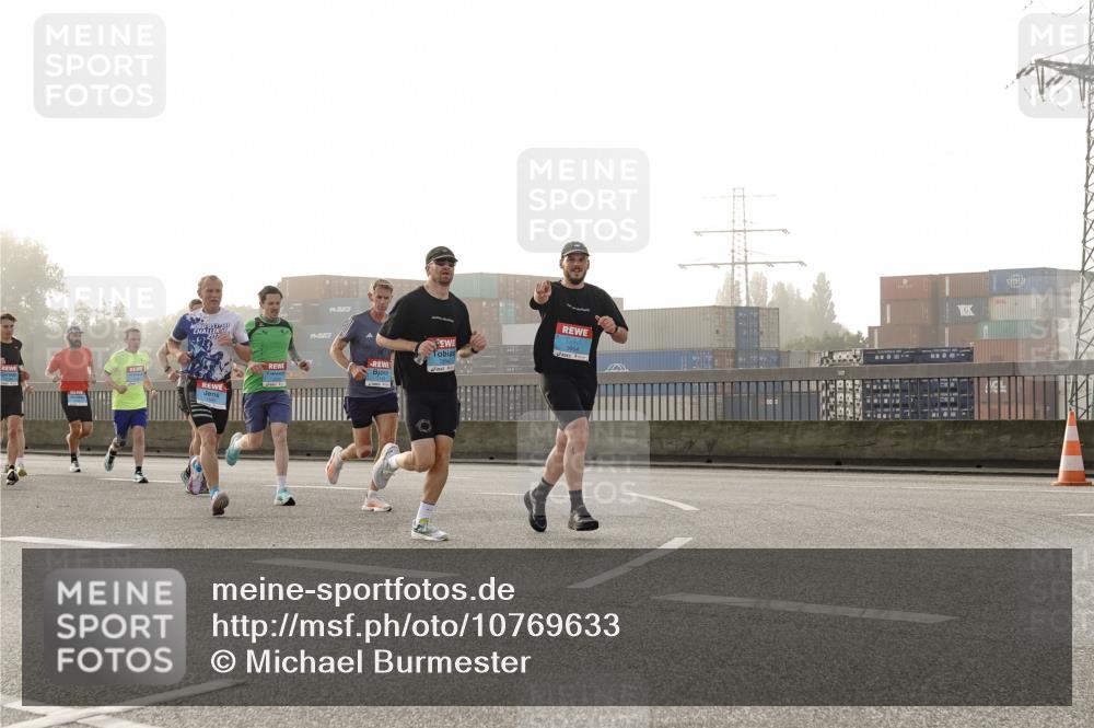 03.10.2026 - Köhlbrandbrückenlauf Michael Burmester http://msf.ph/oto/10769633 03.10.2026 09:12:09 Position 3 207, 3864 meine-sportfotos.de