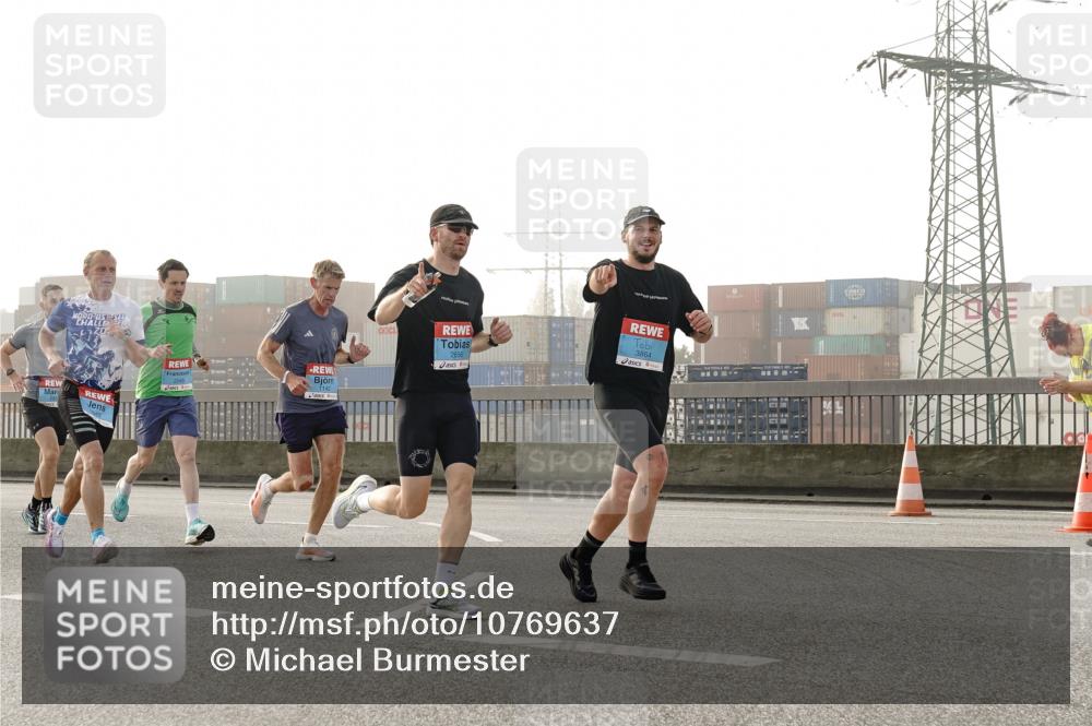 03.10.2026 - Köhlbrandbrückenlauf Michael Burmester http://msf.ph/oto/10769637 03.10.2026 09:12:10 Position 3 2656, 3864 meine-sportfotos.de