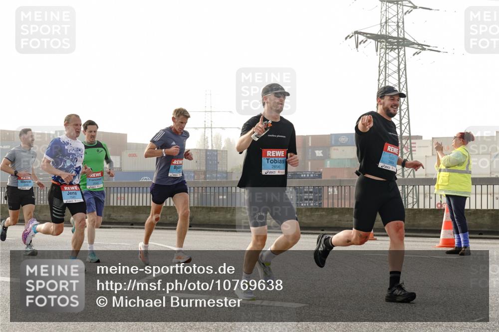 03.10.2026 - Köhlbrandbrückenlauf Michael Burmester http://msf.ph/oto/10769638 03.10.2026 09:12:10 Position 3 2206, 1545, 2656, 3864, 2 meine-sportfotos.de