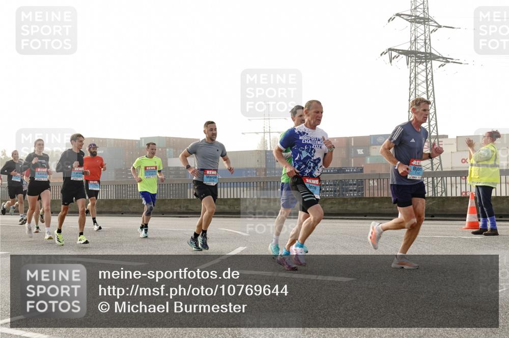 03.10.2026 - Köhlbrandbrückenlauf Michael Burmester http://msf.ph/oto/10769644 03.10.2026 09:12:11 Position 3 1425, 2021, 110 meine-sportfotos.de