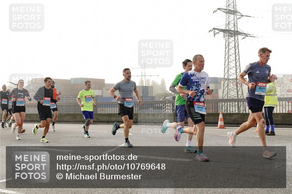 03.10.2026 - Köhlbrandbrückenlauf Michael Burmester http://msf.ph/oto/10769648 03.10.2026 09:12:11 Position 3 2194, 1, 1545, 1142 meine-sportfotos.de