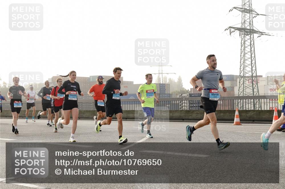 03.10.2026 - Köhlbrandbrückenlauf Michael Burmester http://msf.ph/oto/10769650 03.10.2026 09:12:12 Position 3  meine-sportfotos.de