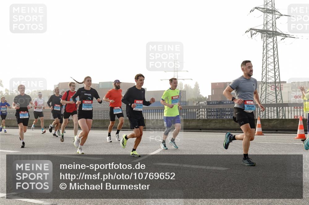 03.10.2026 - Köhlbrandbrückenlauf Michael Burmester http://msf.ph/oto/10769652 03.10.2026 09:12:12 Position 3 1425, 2194 meine-sportfotos.de