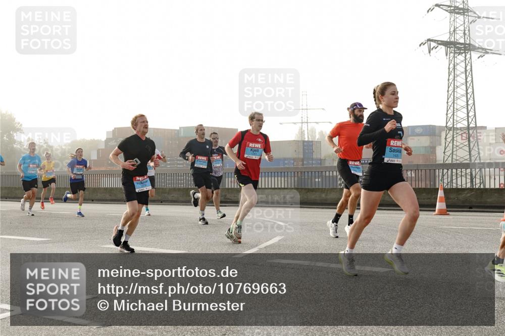 03.10.2026 - Köhlbrandbrückenlauf Michael Burmester http://msf.ph/oto/10769663 03.10.2026 09:12:13 Position 3 1425 meine-sportfotos.de