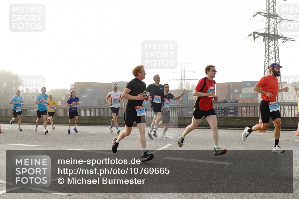 03.10.2026 - Köhlbrandbrückenlauf Michael Burmester http://msf.ph/oto/10769665 03.10.2026 09:12:13 Position 3 2155 meine-sportfotos.de