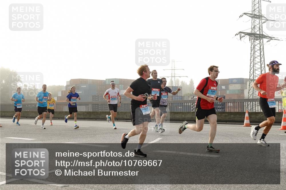 03.10.2026 - Köhlbrandbrückenlauf Michael Burmester http://msf.ph/oto/10769667 03.10.2026 09:12:14 Position 3  meine-sportfotos.de