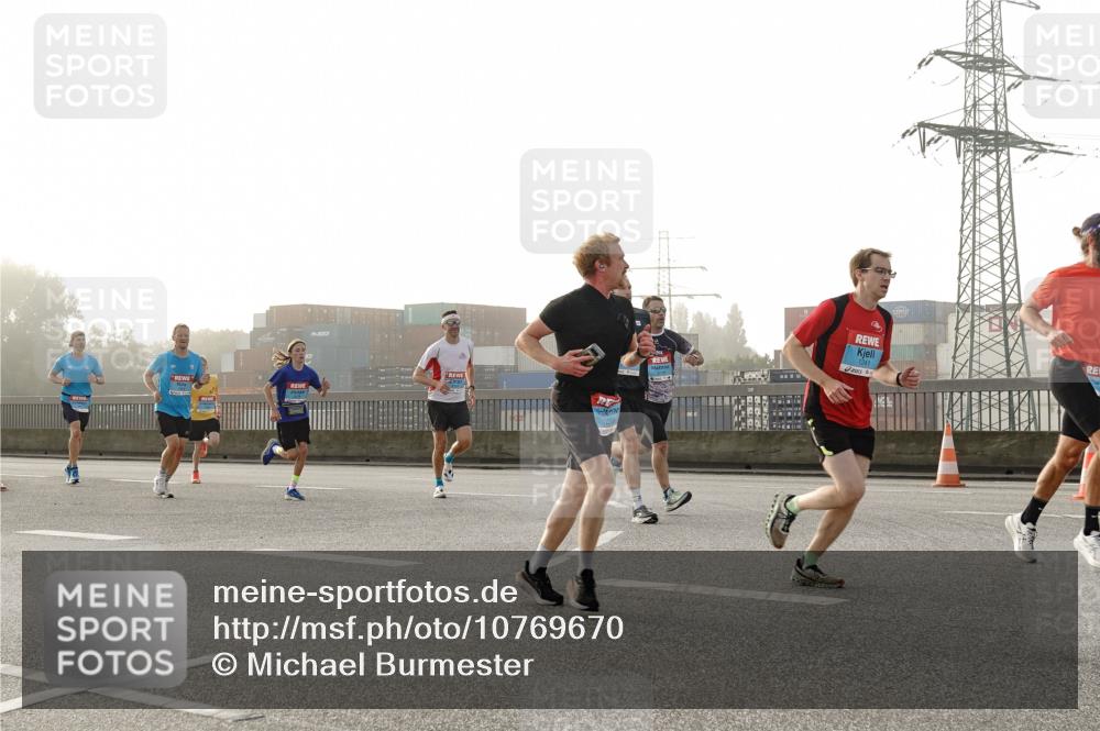 03.10.2026 - Köhlbrandbrückenlauf Michael Burmester http://msf.ph/oto/10769670 03.10.2026 09:12:14 Position 3 1241 meine-sportfotos.de
