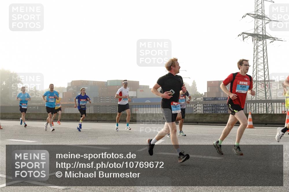 03.10.2026 - Köhlbrandbrückenlauf Michael Burmester http://msf.ph/oto/10769672 03.10.2026 09:12:14 Position 3 2208, 1241 meine-sportfotos.de