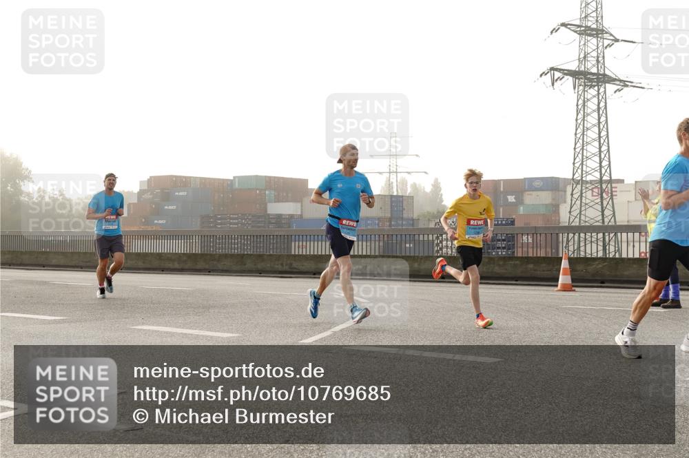 03.10.2026 - Köhlbrandbrückenlauf Michael Burmester http://msf.ph/oto/10769685 03.10.2026 09:12:17 Position 3  meine-sportfotos.de