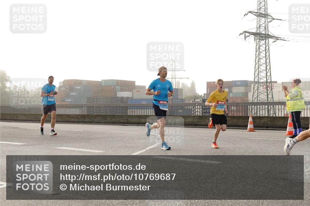 03.10.2026 - Köhlbrandbrückenlauf Michael Burmester http://msf.ph/oto/10769687 03.10.2026 09:12:17 Position 3  meine-sportfotos.de