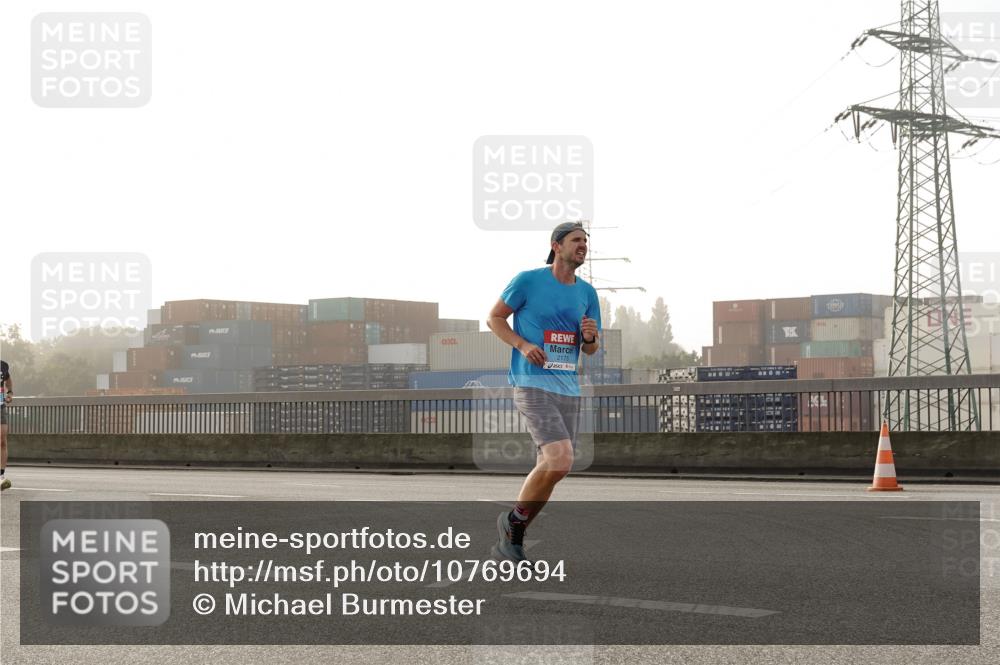 03.10.2026 - Köhlbrandbrückenlauf Michael Burmester http://msf.ph/oto/10769694 03.10.2026 09:12:18 Position 3  meine-sportfotos.de