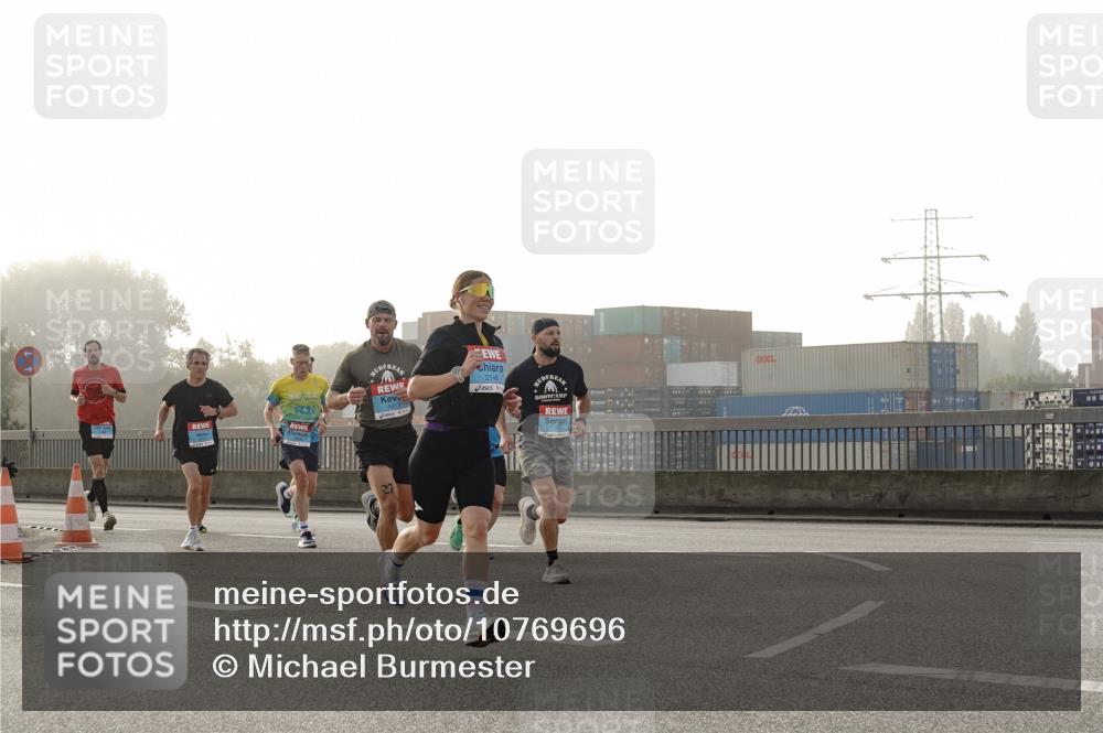 03.10.2026 - Köhlbrandbrückenlauf Michael Burmester http://msf.ph/oto/10769696 03.10.2026 09:12:20 Position 3 2148, 1413 meine-sportfotos.de