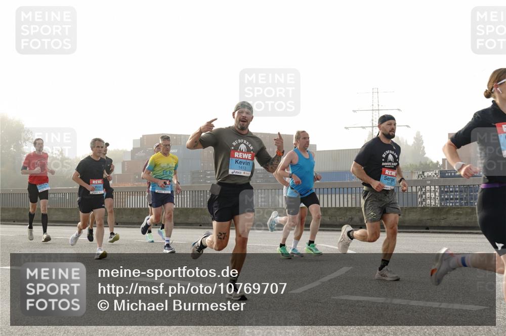 03.10.2026 - Köhlbrandbrückenlauf Michael Burmester http://msf.ph/oto/10769707 03.10.2026 09:12:21 Position 3 3791, 1413, 2283, 27 meine-sportfotos.de