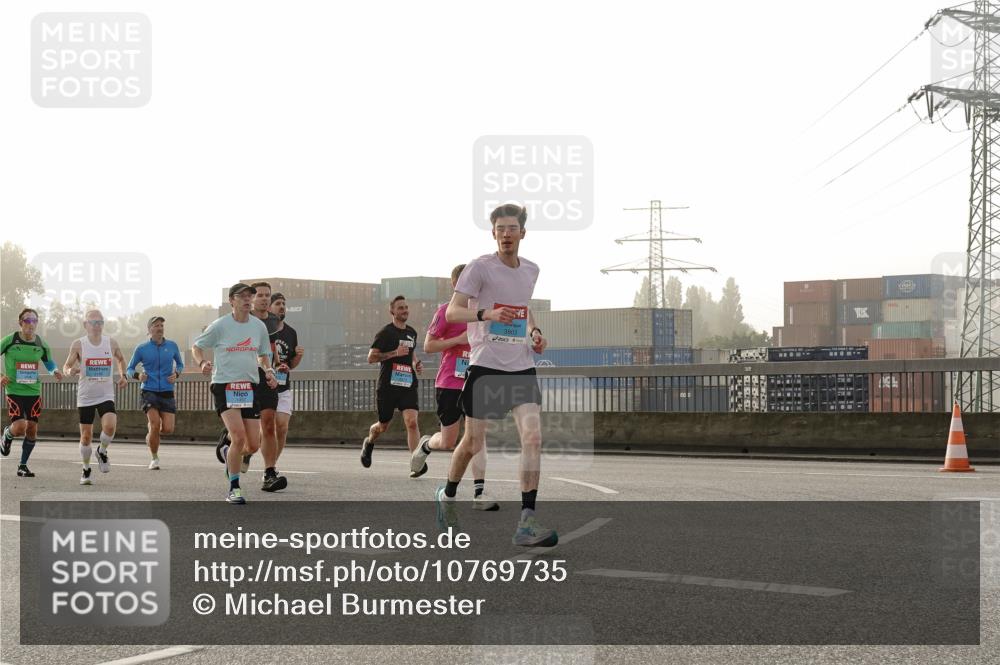 03.10.2026 - Köhlbrandbrückenlauf Michael Burmester http://msf.ph/oto/10769735 03.10.2026 09:12:29 Position 3  meine-sportfotos.de