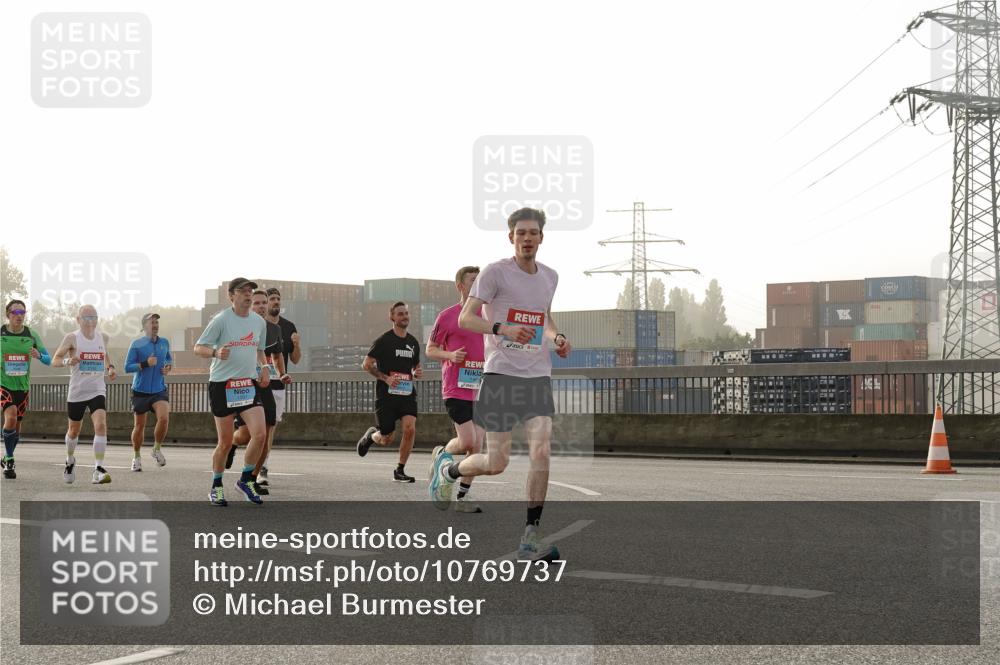 03.10.2026 - Köhlbrandbrückenlauf Michael Burmester http://msf.ph/oto/10769737 03.10.2026 09:12:29 Position 3  meine-sportfotos.de