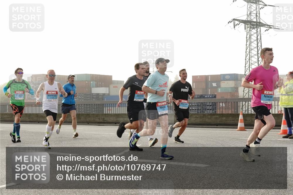 03.10.2026 - Köhlbrandbrückenlauf Michael Burmester http://msf.ph/oto/10769747 03.10.2026 09:12:30 Position 3 2046, 2195, 1397, 1466 meine-sportfotos.de