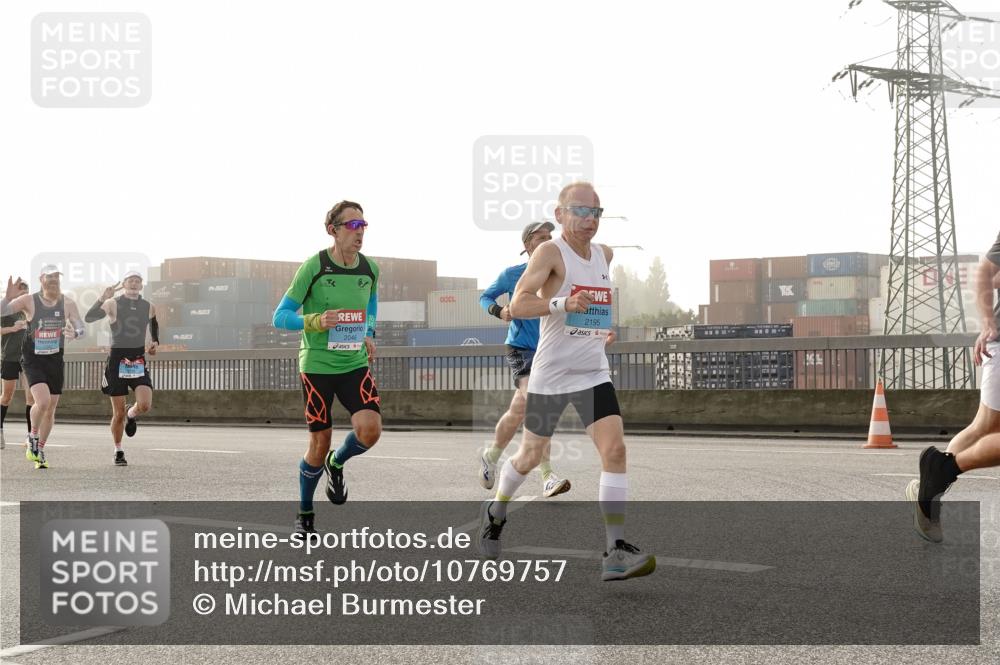 03.10.2026 - Köhlbrandbrückenlauf Michael Burmester http://msf.ph/oto/10769757 03.10.2026 09:12:31 Position 3 19, 2046, 2195 meine-sportfotos.de