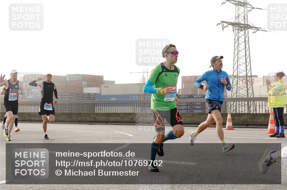 03.10.2026 - Köhlbrandbrückenlauf Michael Burmester http://msf.ph/oto/10769762 03.10.2026 09:12:32 Position 3 2125, 2046 meine-sportfotos.de