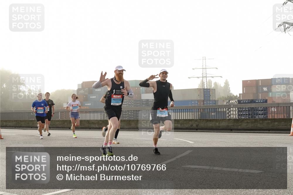03.10.2026 - Köhlbrandbrückenlauf Michael Burmester http://msf.ph/oto/10769766 03.10.2026 09:12:33 Position 3 12, 19, 2128 meine-sportfotos.de