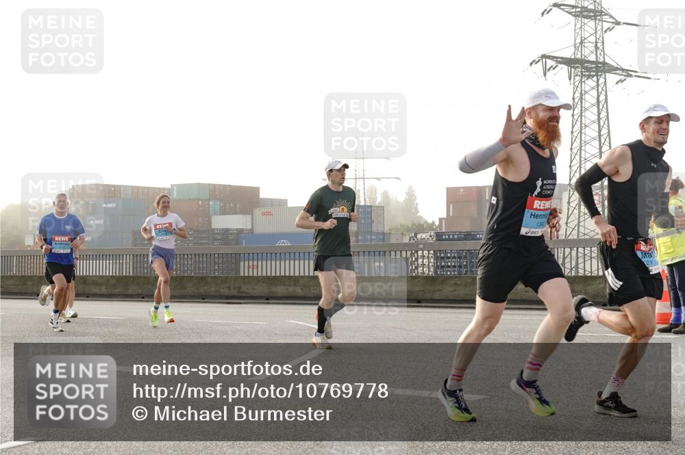 03.10.2026 - Köhlbrandbrückenlauf Michael Burmester http://msf.ph/oto/10769778 03.10.2026 09:12:34 Position 3 1300, 21 meine-sportfotos.de