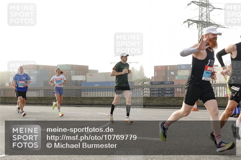 03.10.2026 - Köhlbrandbrückenlauf Michael Burmester http://msf.ph/oto/10769779 03.10.2026 09:12:34 Position 3 13 meine-sportfotos.de