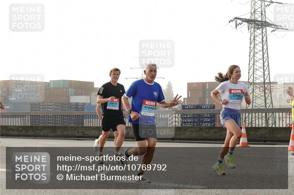 03.10.2026 - Köhlbrandbrückenlauf Michael Burmester http://msf.ph/oto/10769792 03.10.2026 09:12:36 Position 3 2123, 1712, 2218 meine-sportfotos.de