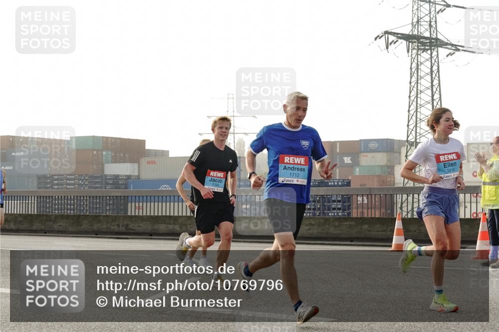 03.10.2026 - Köhlbrandbrückenlauf Michael Burmester http://msf.ph/oto/10769796 03.10.2026 09:12:36 Position 3 2123, 1712, 2218 meine-sportfotos.de