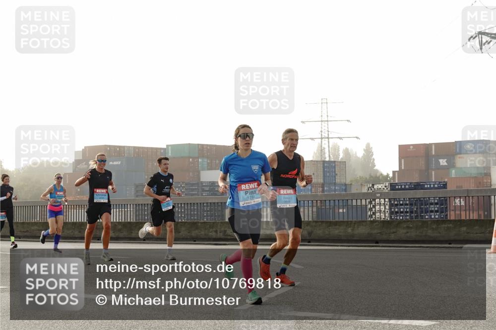 03.10.2026 - Köhlbrandbrückenlauf Michael Burmester http://msf.ph/oto/10769818 03.10.2026 09:12:39 Position 3 2235, 1714, 3836 meine-sportfotos.de