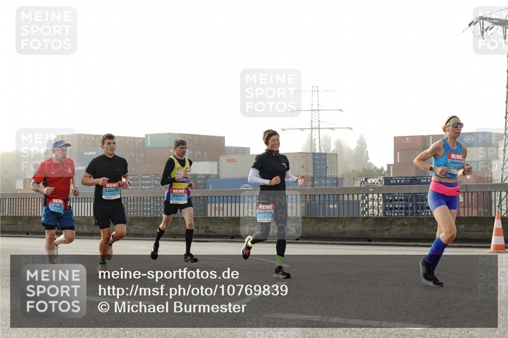 03.10.2026 - Köhlbrandbrückenlauf Michael Burmester http://msf.ph/oto/10769839 03.10.2026 09:12:43 Position 3 1102, 1575 meine-sportfotos.de