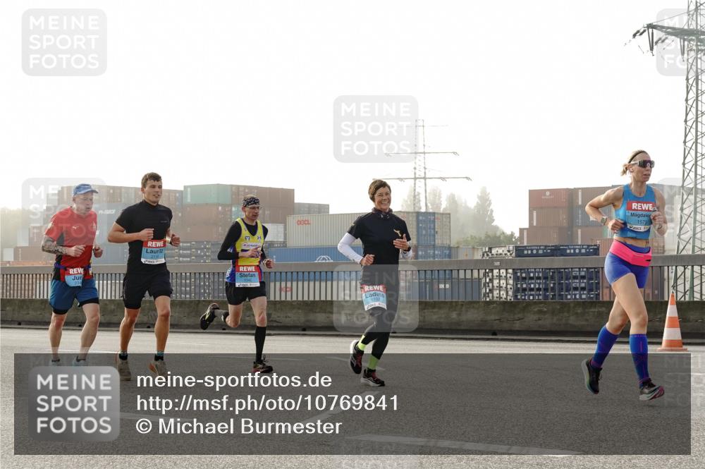 03.10.2026 - Köhlbrandbrückenlauf Michael Burmester http://msf.ph/oto/10769841 03.10.2026 09:12:43 Position 3 19, 1102, 1575 meine-sportfotos.de