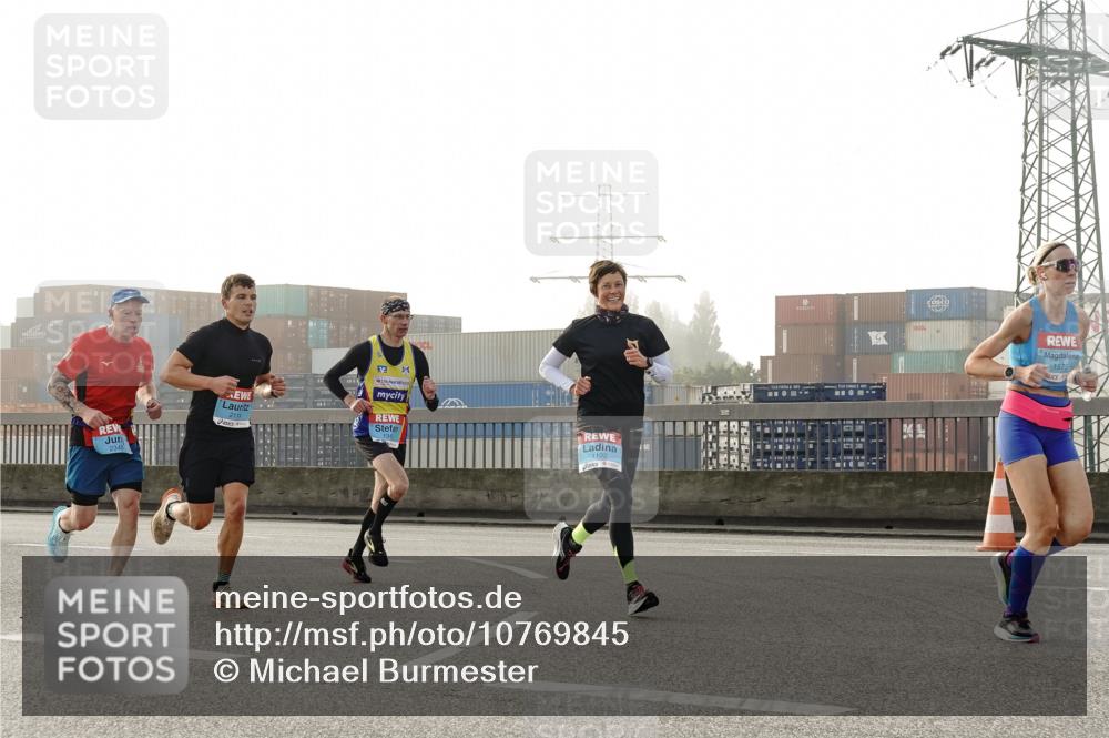 03.10.2026 - Köhlbrandbrückenlauf Michael Burmester http://msf.ph/oto/10769845 03.10.2026 09:12:43 Position 3 2114, 1102, 1575 meine-sportfotos.de