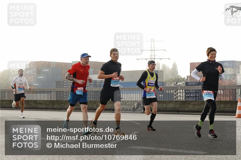 03.10.2026 - Köhlbrandbrückenlauf Michael Burmester http://msf.ph/oto/10769846 03.10.2026 09:12:43 Position 3 234, 1102 meine-sportfotos.de