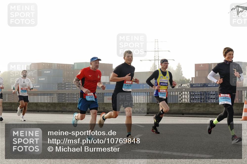 03.10.2026 - Köhlbrandbrückenlauf Michael Burmester http://msf.ph/oto/10769848 03.10.2026 09:12:44 Position 3 19, 134, 2114, 2340, 1102 meine-sportfotos.de