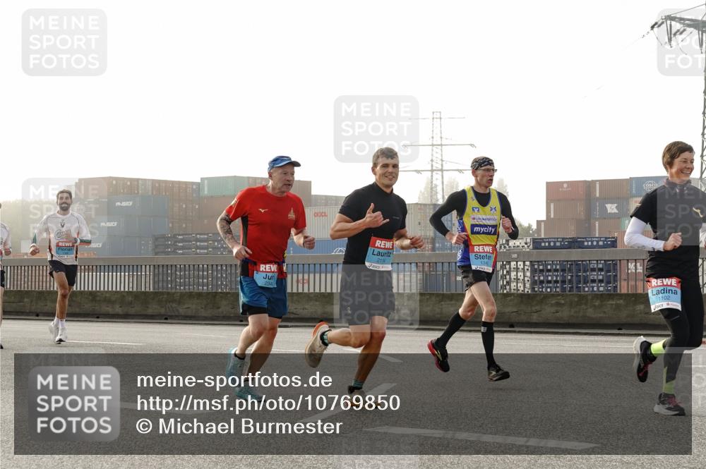 03.10.2026 - Köhlbrandbrückenlauf Michael Burmester http://msf.ph/oto/10769850 03.10.2026 09:12:44 Position 3 234, 2114, 30, 134, 1102 meine-sportfotos.de