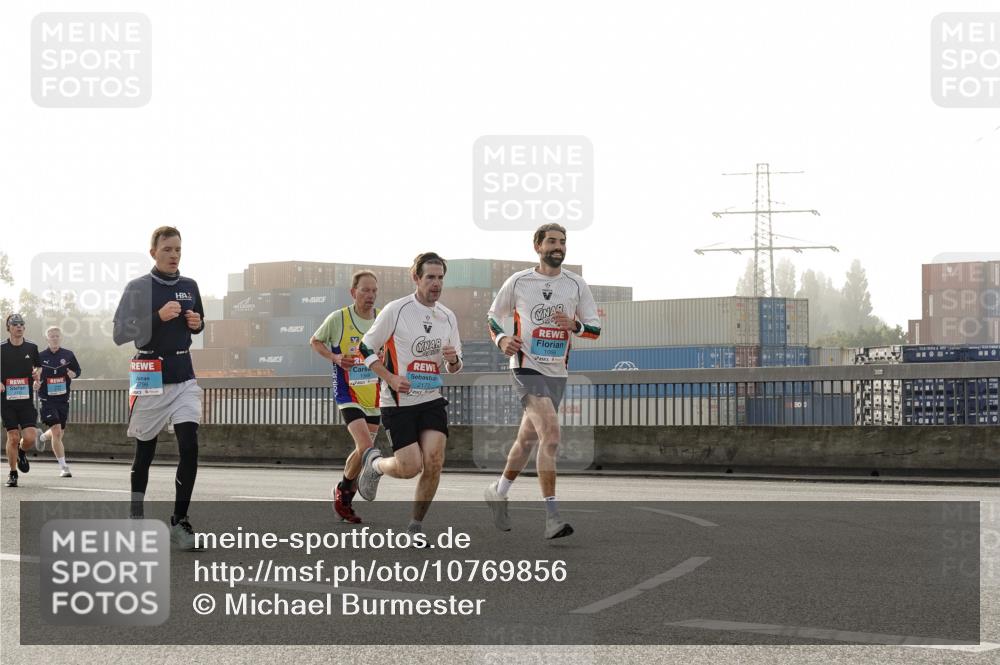 03.10.2026 - Köhlbrandbrückenlauf Michael Burmester http://msf.ph/oto/10769856 03.10.2026 09:12:45 Position 3  meine-sportfotos.de