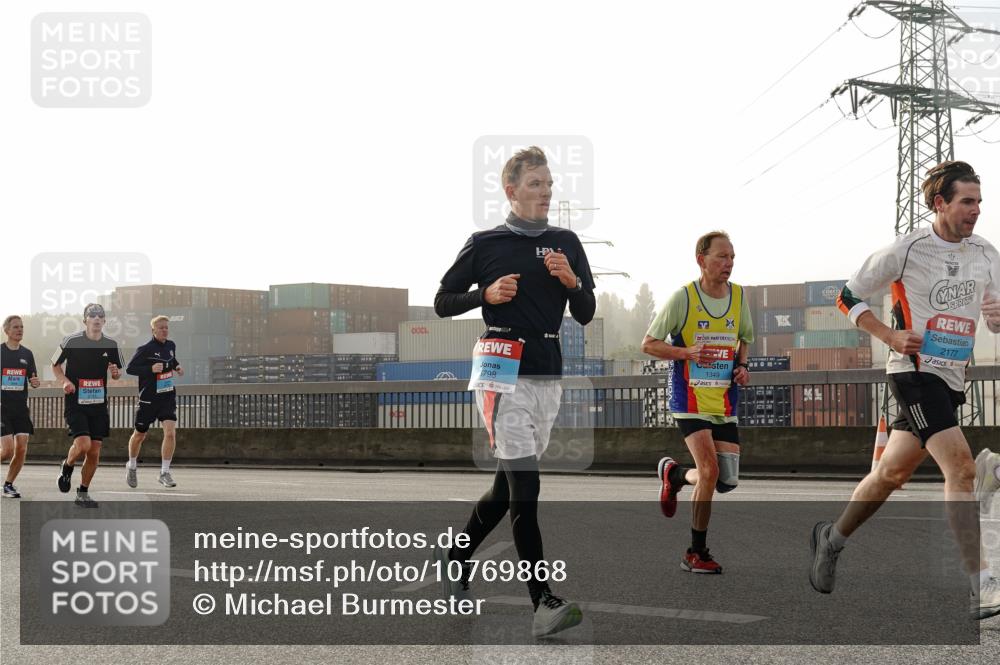 03.10.2026 - Köhlbrandbrückenlauf Michael Burmester http://msf.ph/oto/10769868 03.10.2026 09:12:47 Position 3 798, 1349, 2177 meine-sportfotos.de