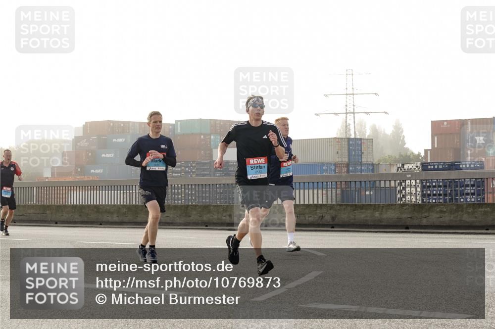 03.10.2026 - Köhlbrandbrückenlauf Michael Burmester http://msf.ph/oto/10769873 03.10.2026 09:12:48 Position 3 1644, 2133 meine-sportfotos.de
