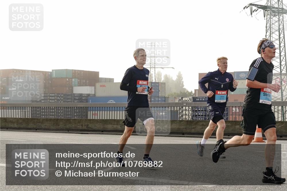 03.10.2026 - Köhlbrandbrückenlauf Michael Burmester http://msf.ph/oto/10769882 03.10.2026 09:12:50 Position 3 1113, 5, 2133, 3779 meine-sportfotos.de