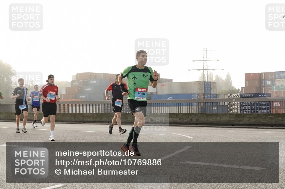 03.10.2026 - Köhlbrandbrückenlauf Michael Burmester http://msf.ph/oto/10769886 03.10.2026 09:12:51 Position 3 1, 2048 meine-sportfotos.de